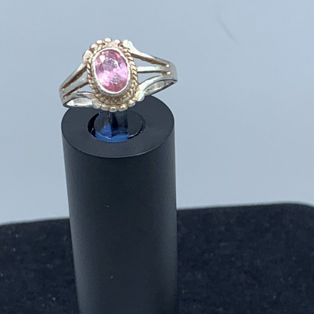Lovely Vintage Sterling Silver Ring With Round Pink Quartz Stone